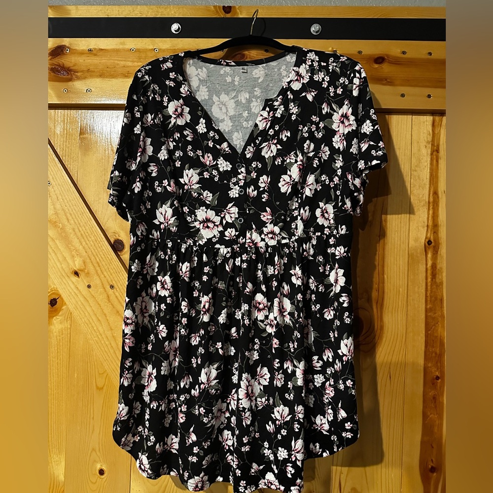 Black and Pink Plus Flowy Top
